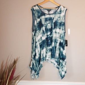 NWT Vera Wang shark bite style tunic